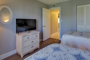 Sunny Ocean Village Beach Condo: Community Pool