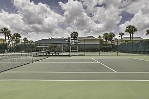 Sunny Ocean Village Beach Condo: Community Pool