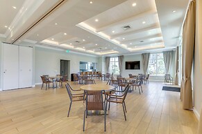 Sunny Ocean Village Beach Condo: Community Pool