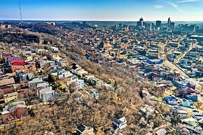 Cincinnati Home w/ Deck & Private Hot Tub!