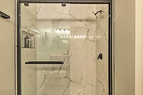 Vista Cay Resort Condo ~ 5 Mi to Universal!