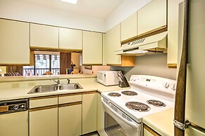 Niceville Condo w/ Pool Access < 8 Mi to Destin!