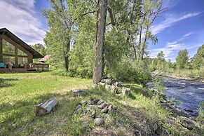 'the River Home' Cabin w/ Yard: Near Wolf Creek!