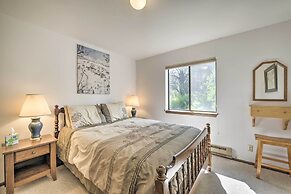 'the River Home' Cabin w/ Yard: Near Wolf Creek!