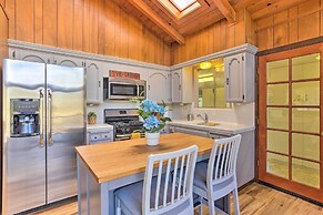 Lovely Oakhurst Cabin w/ Deck & Mtn Views!