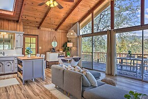 Lovely Oakhurst Cabin w/ Deck & Mtn Views!