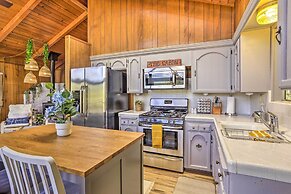 Lovely Oakhurst Cabin w/ Deck & Mtn Views!