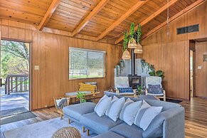 Lovely Oakhurst Cabin w/ Deck & Mtn Views!