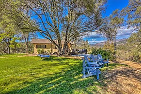 Lovely Oakhurst Cabin w/ Deck & Mtn Views!