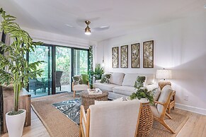 Luxe Tropical Resort Escape - Beaches Nearby!