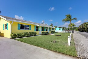 < 3 Mi to Juno Beach: Coastal Townhome w/ Patio!