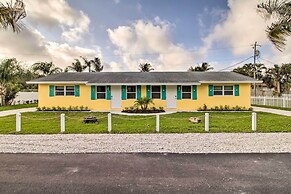 < 3 Mi to Juno Beach: Coastal Townhome w/ Patio!