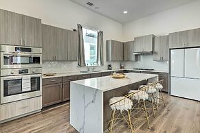 Luxurious & Spacious Austin Home ~ 8 Mi to Dtwn!