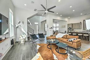 Luxurious & Spacious Austin Home ~ 8 Mi to Dtwn!