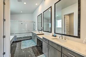 Luxurious & Spacious Austin Home ~ 8 Mi to Dtwn!