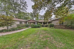 Family Home w/ Deck on Lake Sara: Pets are Welcome