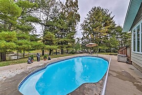 Family Home w/ Deck on Lake Sara: Pets are Welcome