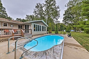 Family Home w/ Deck on Lake Sara: Pets are Welcome