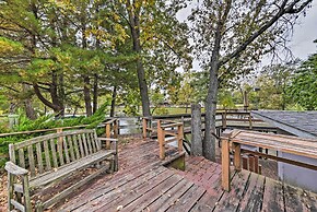 Family Home w/ Deck on Lake Sara: Pets are Welcome