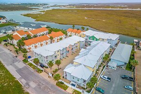 Corpus Christi Home w/ Golf Cart: Walk to Beach!