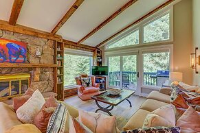 Mountain-view Vail Condo w/ Balcony + Gas Grill!