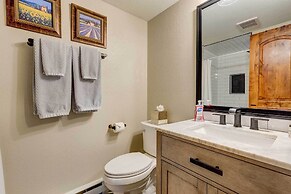 Mountain-view Vail Condo w/ Balcony + Gas Grill!