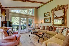 Mountain-view Vail Condo w/ Balcony + Gas Grill!