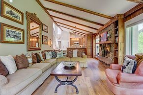 Mountain-view Vail Condo w/ Balcony + Gas Grill!