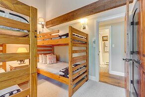 Mountain-view Vail Condo w/ Balcony + Gas Grill!