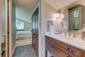 Mountain-view Vail Condo w/ Balcony + Gas Grill!