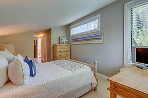 Mountain-view Vail Condo w/ Balcony + Gas Grill!