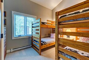 Mountain-view Vail Condo w/ Balcony + Gas Grill!