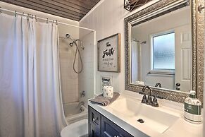 1 Mi to Lake Gregory: Mtn-view Cabin w/ Deck