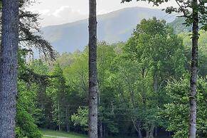 Hayesville Cabin w/ Game Room & Mtn Views!