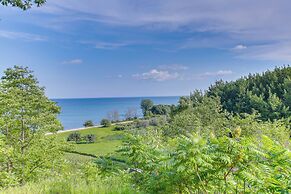 Idyllic Sturgeon Bay Cabin w/ Fire Pit + View