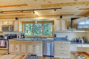 Idyllic Sturgeon Bay Cabin w/ Fire Pit + View