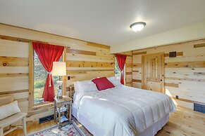Idyllic Sturgeon Bay Cabin w/ Fire Pit + View