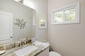 Luxe Mountain Home Near Ridgecrest & Asheville!