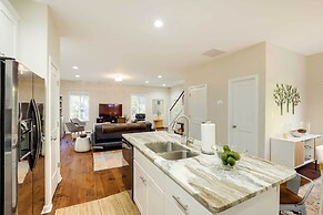 Luxe Mountain Home Near Ridgecrest & Asheville!