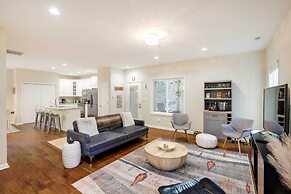 Luxe Mountain Home Near Ridgecrest & Asheville!