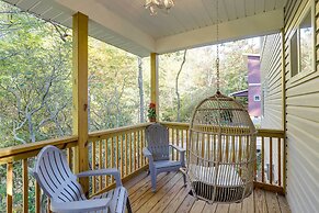 Luxe Mountain Home Near Ridgecrest & Asheville!