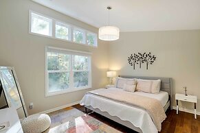 Luxe Mountain Home Near Ridgecrest & Asheville!