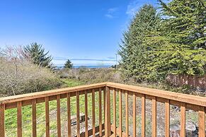 Bungalow w/ Wraparound Deck - 8 Mi to Brookings