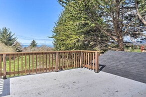 Bungalow w/ Wraparound Deck - 8 Mi to Brookings