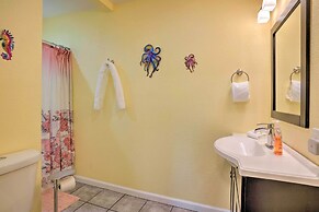 Bungalow w/ Wraparound Deck - 8 Mi to Brookings