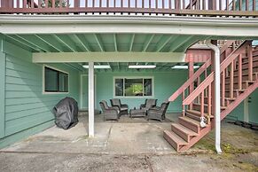 Bungalow w/ Wraparound Deck - 8 Mi to Brookings