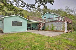 Bungalow w/ Wraparound Deck - 8 Mi to Brookings