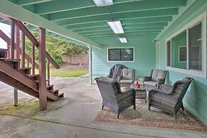 Bungalow w/ Wraparound Deck - 8 Mi to Brookings