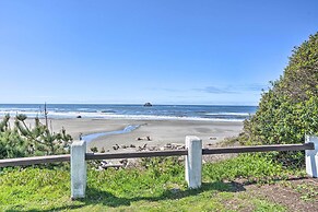 Bungalow w/ Wraparound Deck - 8 Mi to Brookings
