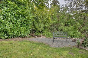 Bungalow w/ Wraparound Deck - 8 Mi to Brookings